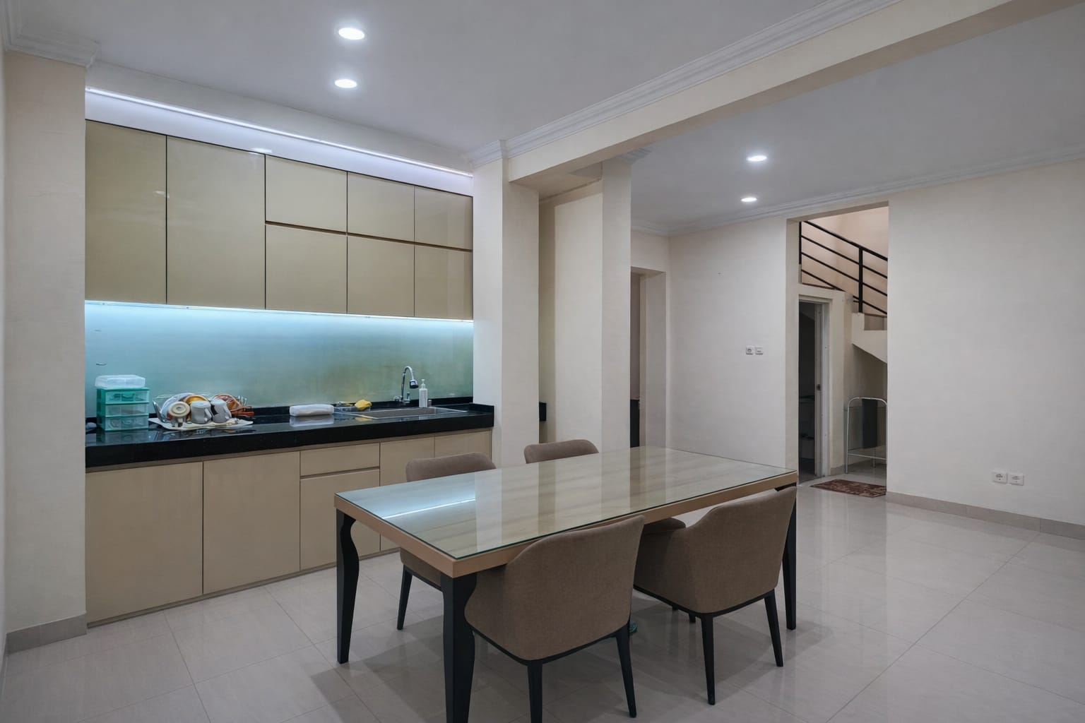 Dining & Kitchen Space
